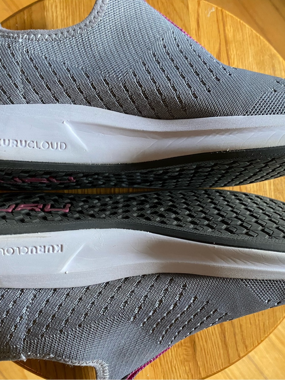 Kuru Slip-On Knit Sneakers in Gray with Pink Accent women’s sz 8 1/2 like new - Picture 7 of 11